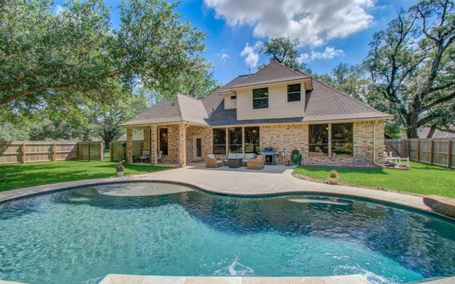 805 Enchanted Oaks Drive, Angleton, TX 77515