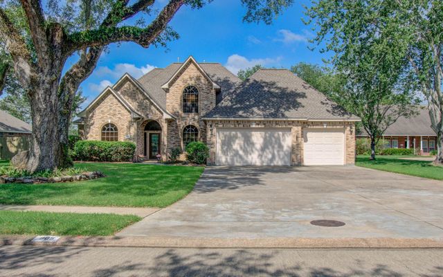 805 Enchanted Oaks Drive, Angleton, TX 77515