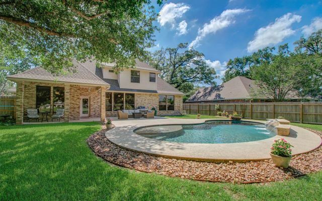 805 Enchanted Oaks Drive, Angleton, TX 77515