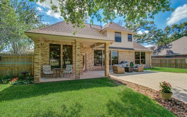 805 Enchanted Oaks Drive, Angleton, TX 77515