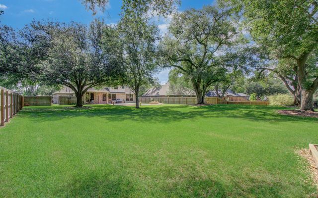805 Enchanted Oaks Drive, Angleton, TX 77515