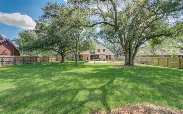 805 Enchanted Oaks Drive, Angleton, TX 77515