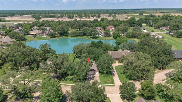805 Enchanted Oaks Drive, Angleton, TX 77515