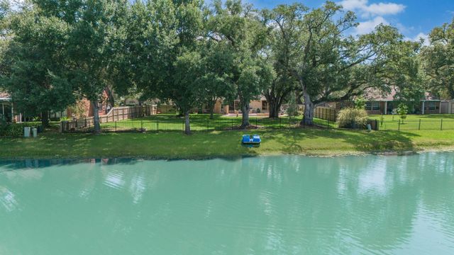 805 Enchanted Oaks Drive, Angleton, TX 77515