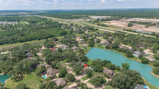 805 Enchanted Oaks Drive, Angleton, TX 77515
