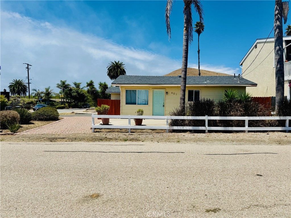 Image 1 of property listing at 401 Tahiti, Morro Bay, CA 93442