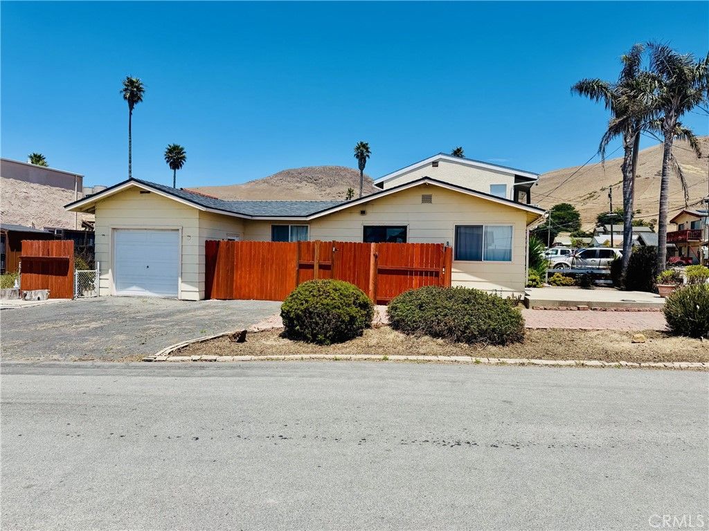 Image 3 of property listing at 401 Tahiti, Morro Bay, CA 93442