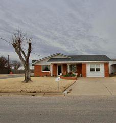 1515 Dalhart Street, Wellington, TX 79095