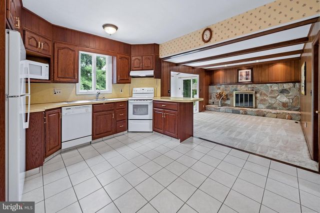 21 BROOKLET DR, Wilmington, DE 19810