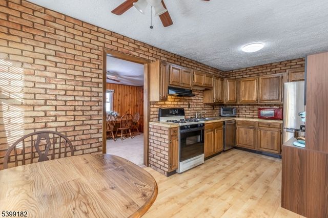 98 Wortylko St, Carteret Boro, NJ 07008