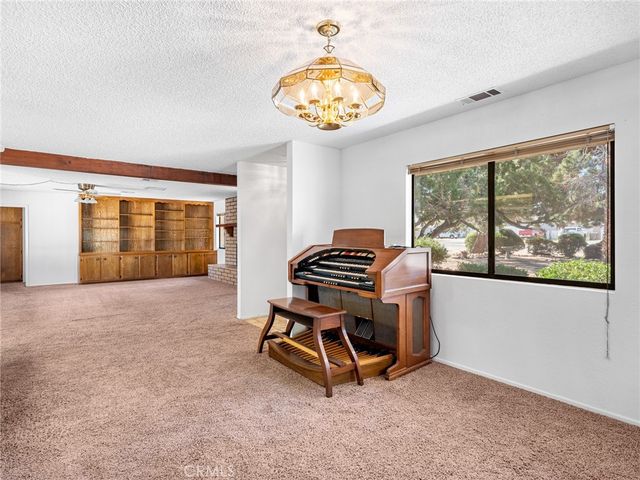 7485 Glider Avenue, Hesperia, CA 92345