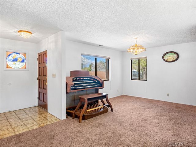 7485 Glider Avenue, Hesperia, CA 92345