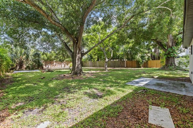 1104 S LOIS AVENUE, Tampa, FL 33629