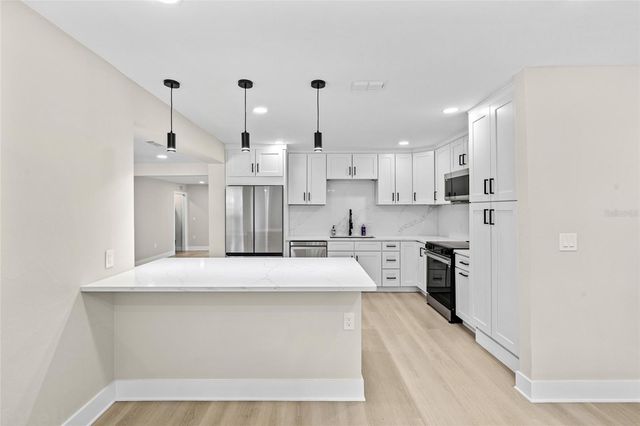 1104 S LOIS AVENUE, Tampa, FL 33629