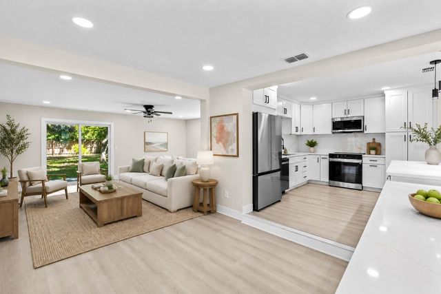 1104 S LOIS AVENUE, Tampa, FL 33629