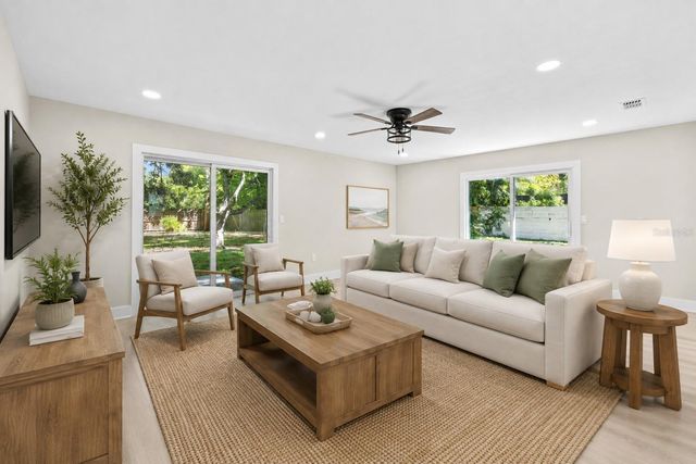 1104 S LOIS AVENUE, Tampa, FL 33629
