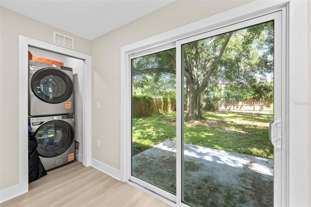 1104 S LOIS AVENUE, Tampa, FL 33629