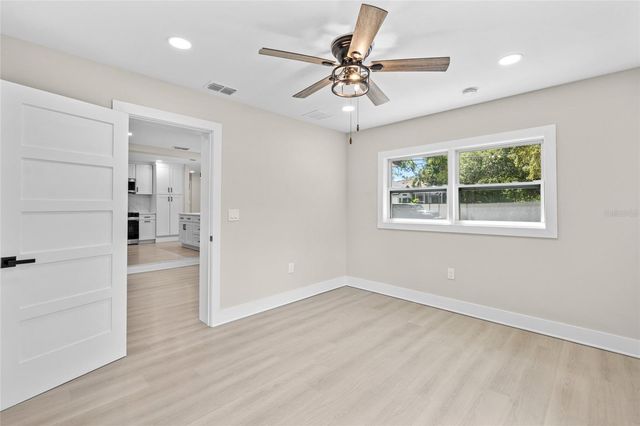 1104 S LOIS AVENUE, Tampa, FL 33629