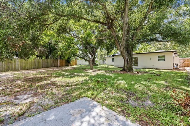 1104 S LOIS AVENUE, Tampa, FL 33629