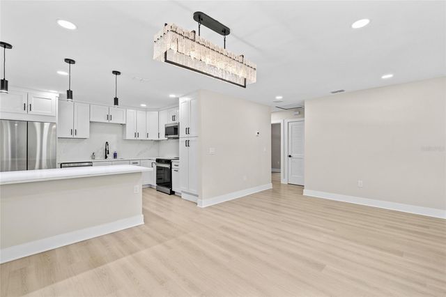 1104 S LOIS AVENUE, Tampa, FL 33629