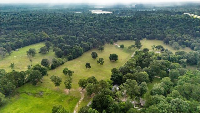 000 Seven Sisters Dr, New Caney, TX 77357