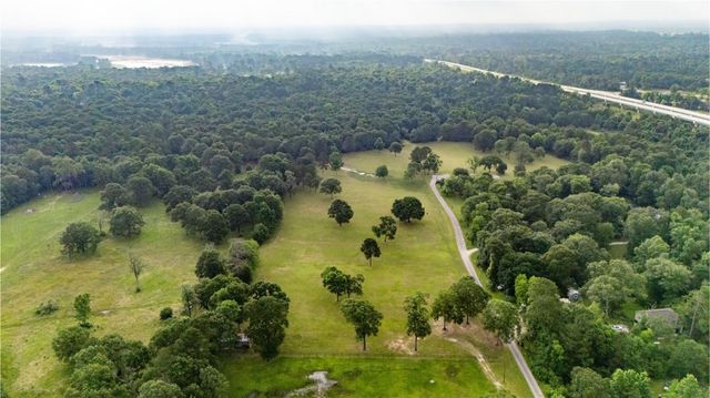 000 Seven Sisters Dr, New Caney, TX 77357