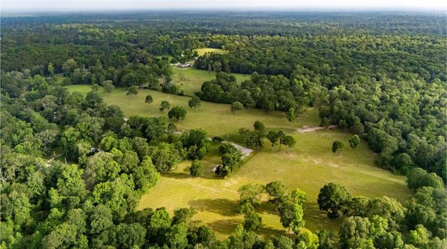 000 Seven Sisters Dr, New Caney, TX 77357