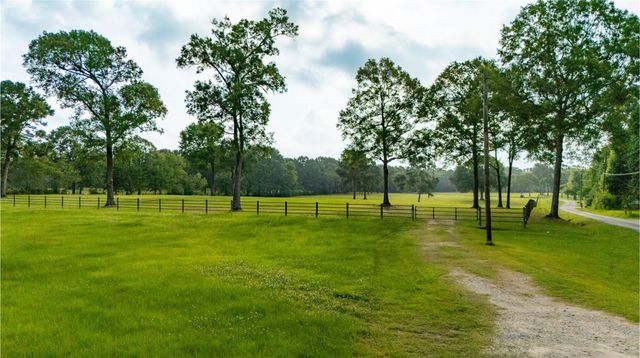 000 Seven Sisters Dr, New Caney, TX 77357
