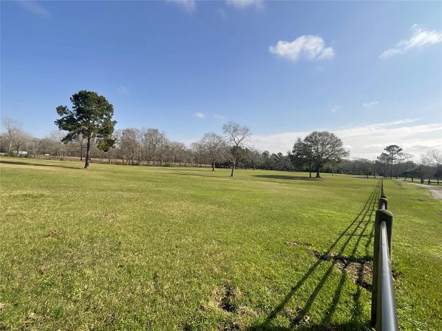 000 Seven Sisters Dr, New Caney, TX 77357