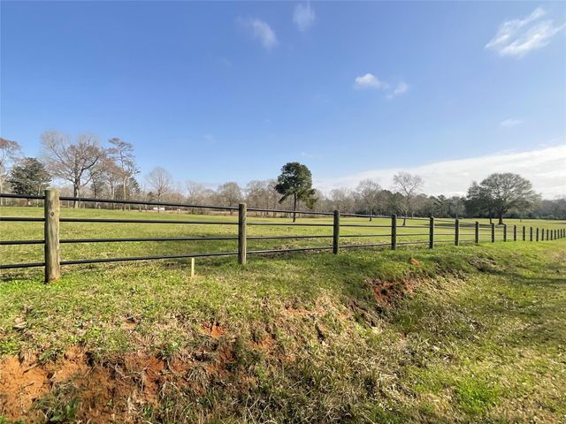 000 Seven Sisters Dr, New Caney, TX 77357