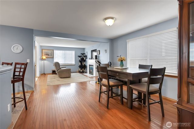 704 29th Avenue SE, Puyallup, WA 98374