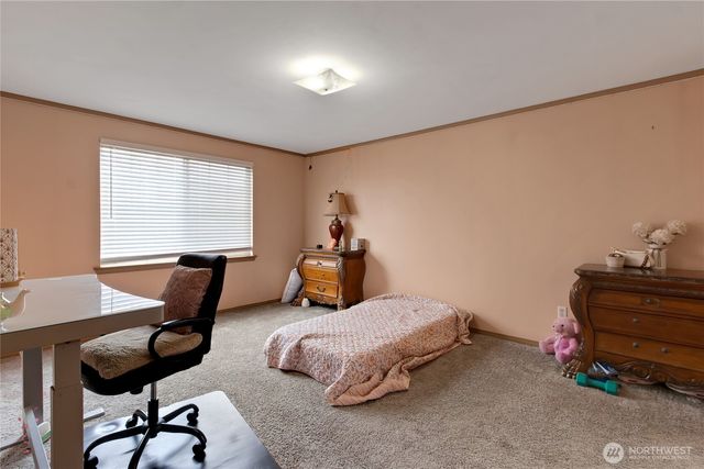 704 29th Avenue SE, Puyallup, WA 98374