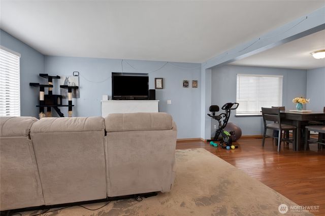 704 29th Avenue SE, Puyallup, WA 98374