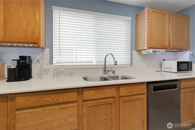 704 29th Avenue SE, Puyallup, WA 98374