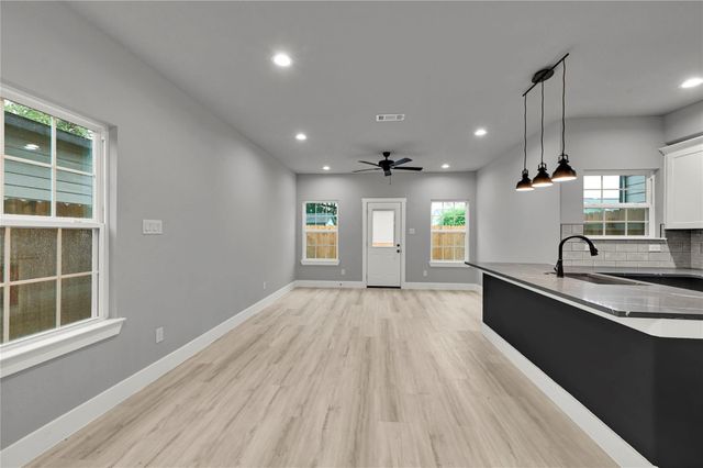 7415 Hezekiah Ln B, Houston, TX 77088