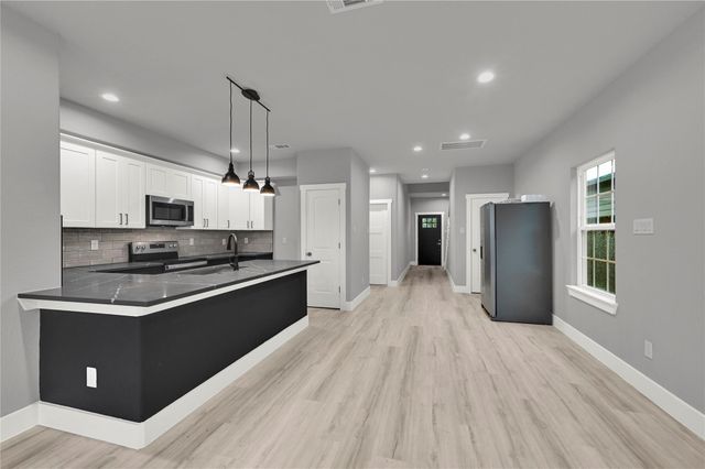 7415 Hezekiah Ln B, Houston, TX 77088