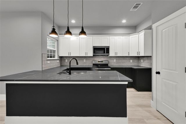 7415 Hezekiah Ln B, Houston, TX 77088
