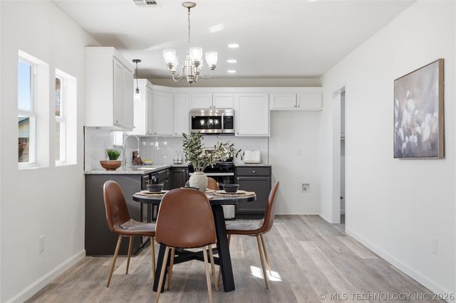 10318 E 116th Street N, Owasso, OK 74021