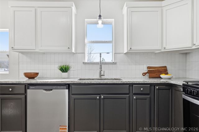 10318 E 116th Street N, Owasso, OK 74021