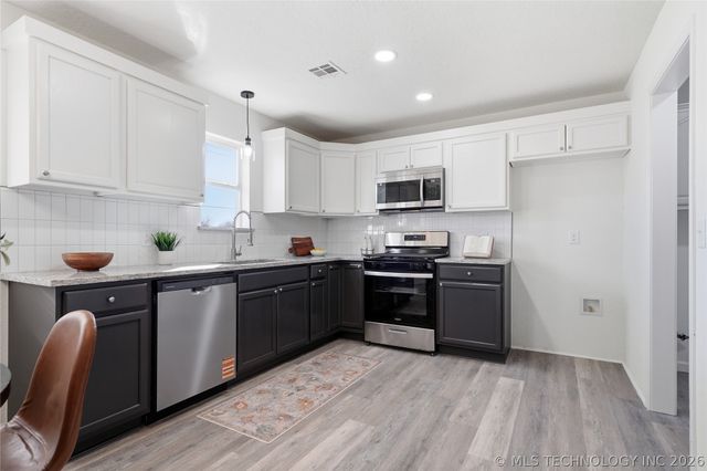 10318 E 116th Street N, Owasso, OK 74021