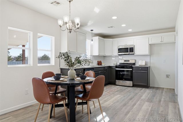 10318 E 116th Street N, Owasso, OK 74021