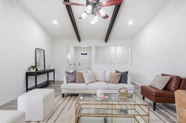 10318 E 116th Street N, Owasso, OK 74021