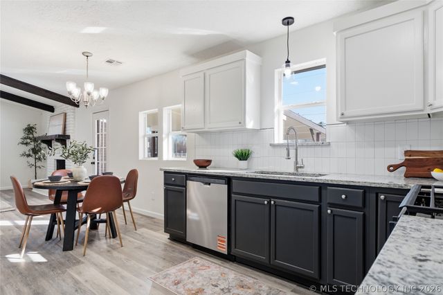 10318 E 116th Street N, Owasso, OK 74021