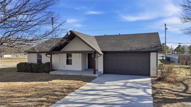 10318 E 116th Street N, Owasso, OK 74021