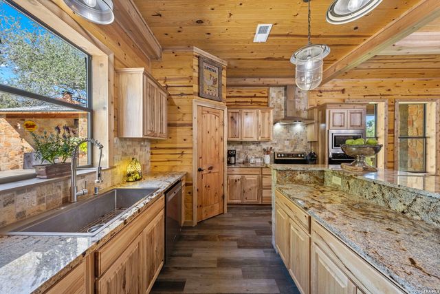 3355 Jim Brite Rd, Pleasanton, TX 78064