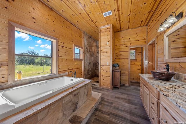 3355 Jim Brite Rd, Pleasanton, TX 78064