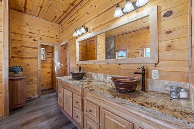 3355 Jim Brite Rd, Pleasanton, TX 78064