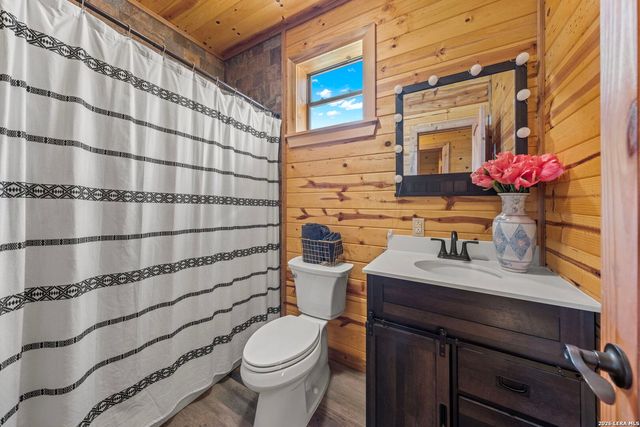 3355 Jim Brite Rd, Pleasanton, TX 78064
