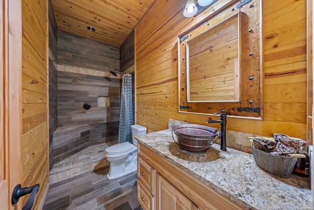 3355 Jim Brite Rd, Pleasanton, TX 78064