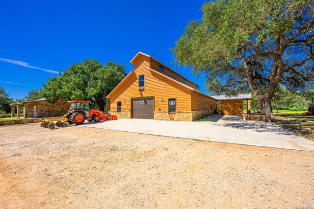 3355 Jim Brite Rd, Pleasanton, TX 78064